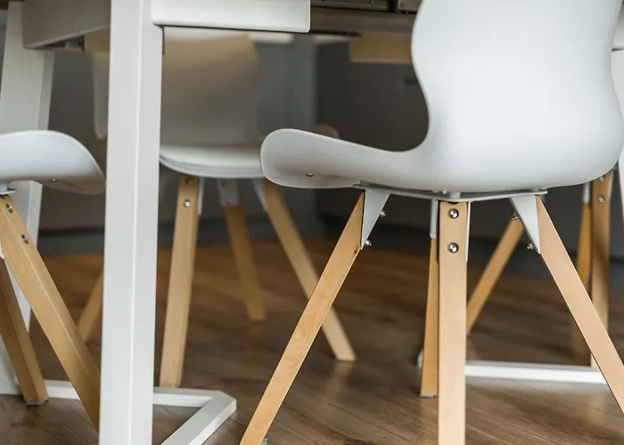 Komfortowy Apartament Z Ogrodkiem 포즈난